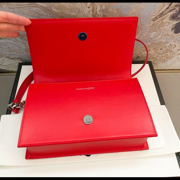 Alexander McQueen Knuckle Red Jewel Embellished Leather Cross Body Bag - Picture 8 of 15